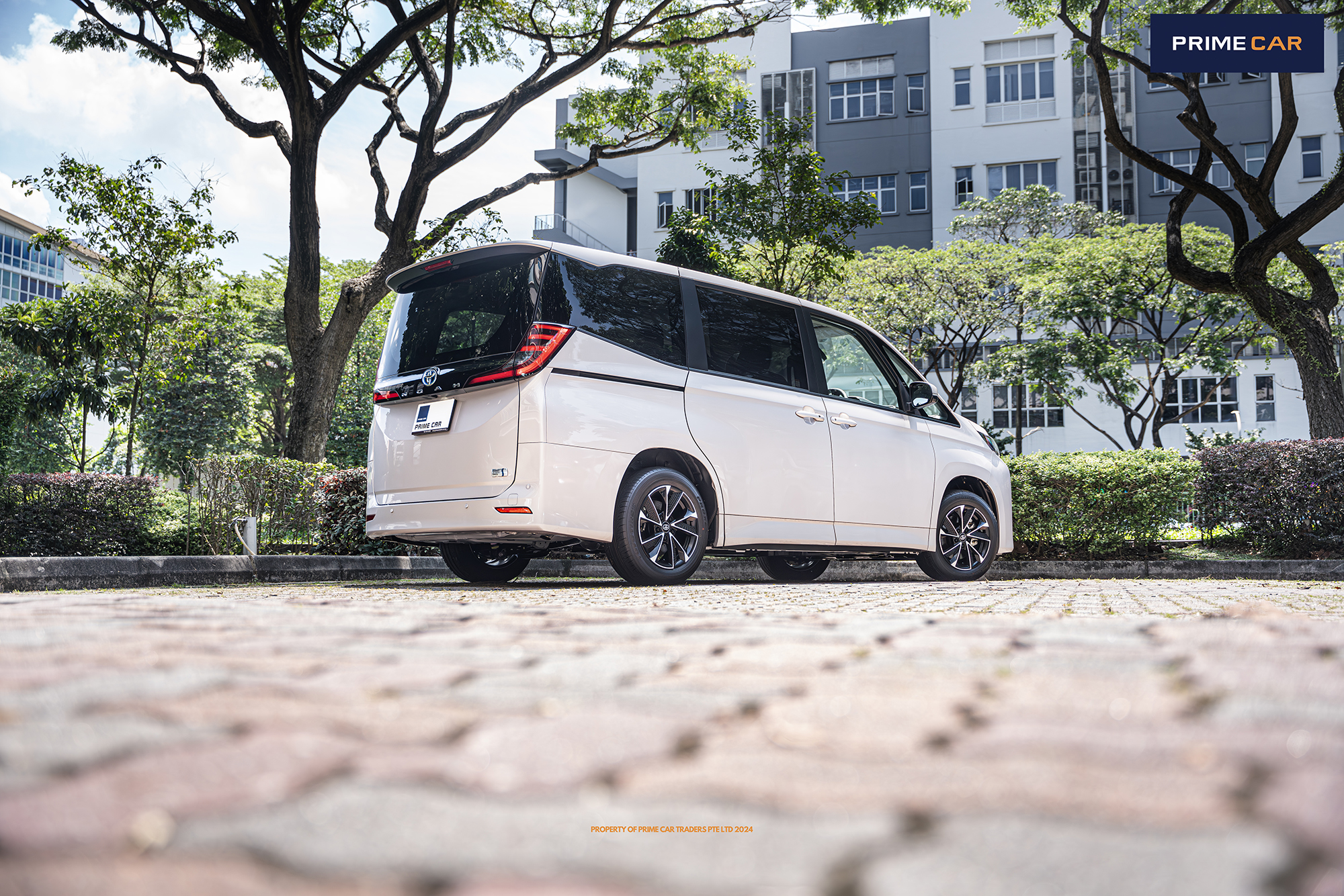 Toyota Noah 1.8X Hybrid - Prime Car Traders