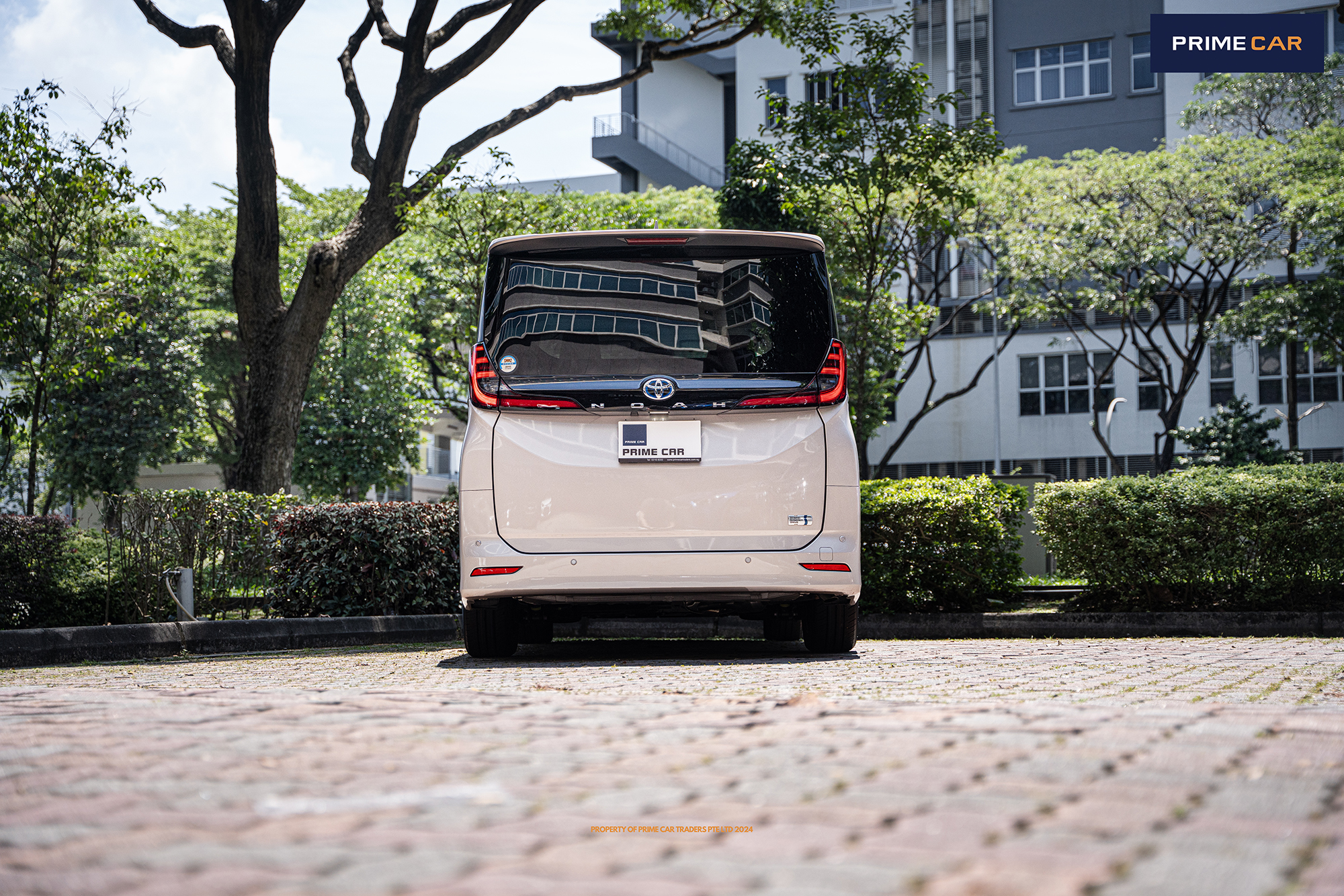 Toyota Noah 1.8X Hybrid - Prime Car Traders