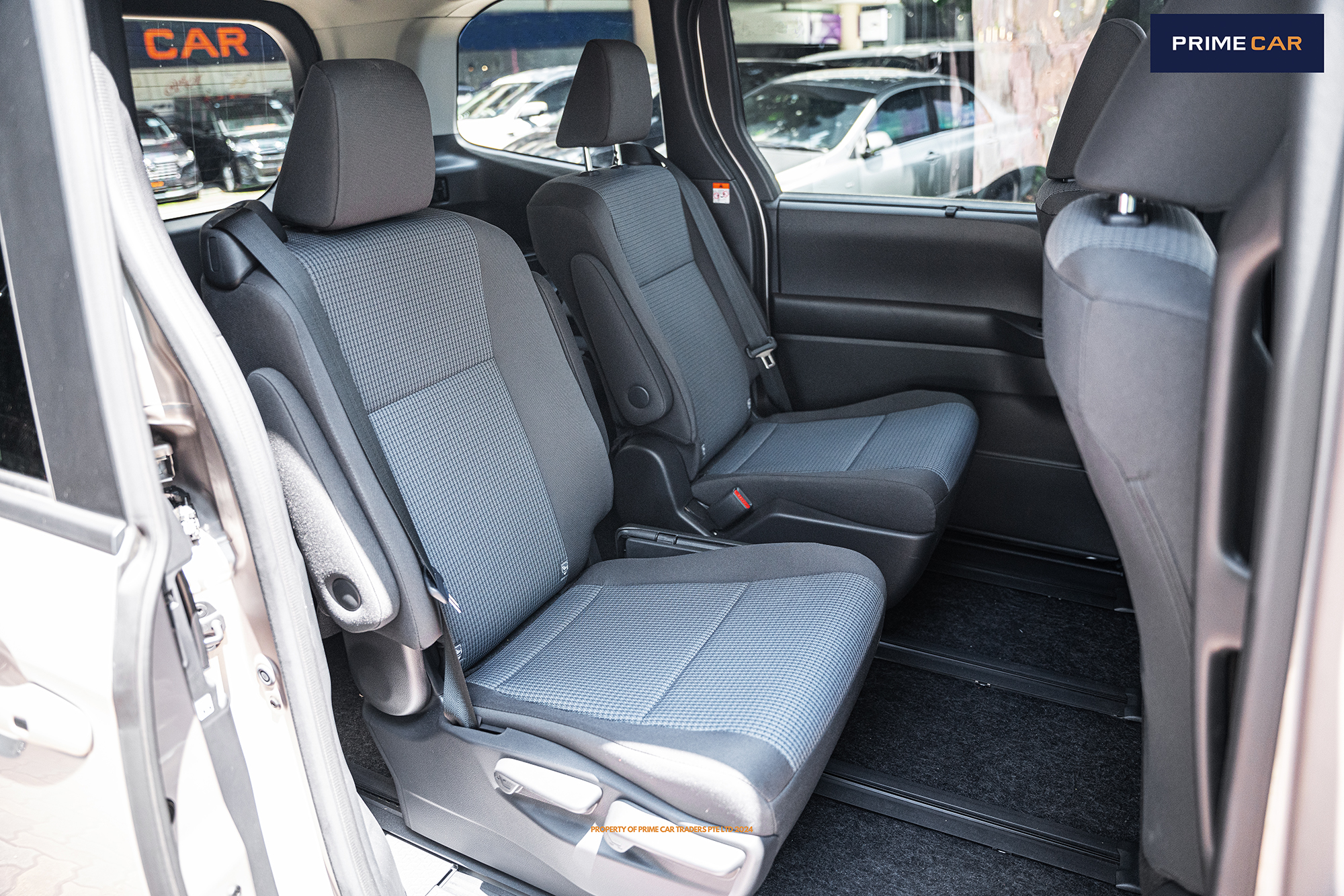 トイガン noah Toyota Noah 1.8X Hybrid - Prime Car Traders