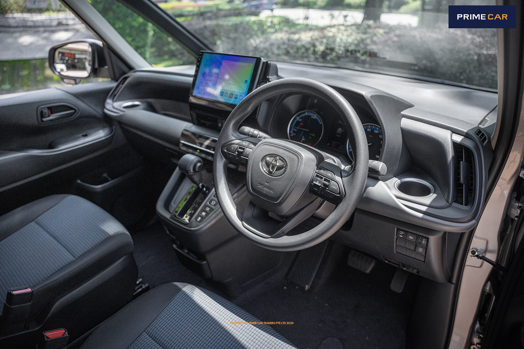Toyota Noah 1.8X Hybrid - Prime Car Traders